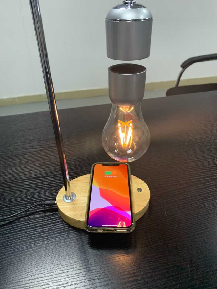 Svävande Bordslampa – LeviLamp™ Magnetisk LED-lampa med Trådlös Laddning