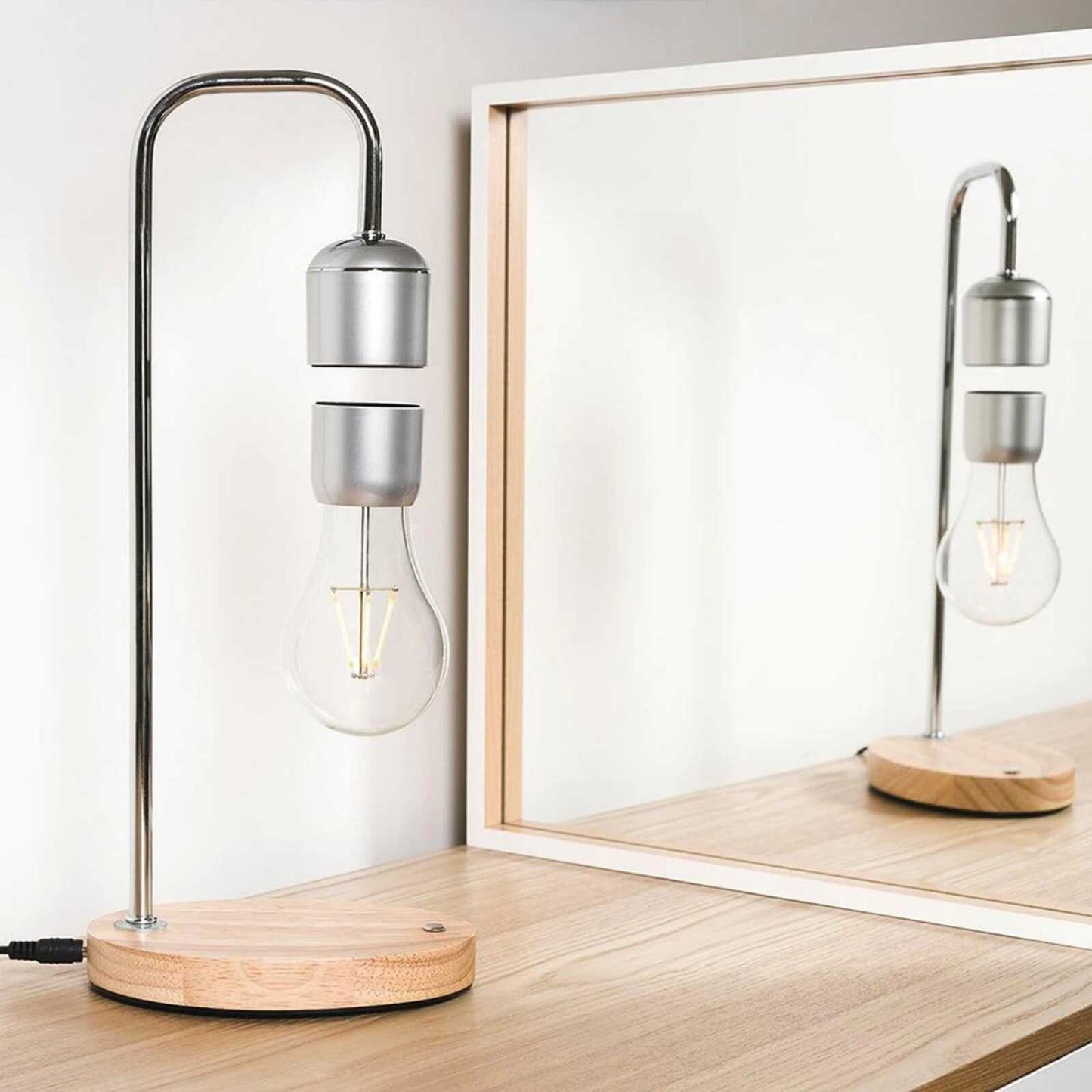 Svävande Bordslampa – LeviLamp™ Magnetisk LED-lampa med Trådlös Laddning