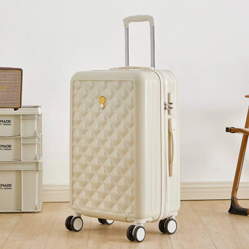 Resväska i ABS+PC, tystgående hjul och kombinationslås